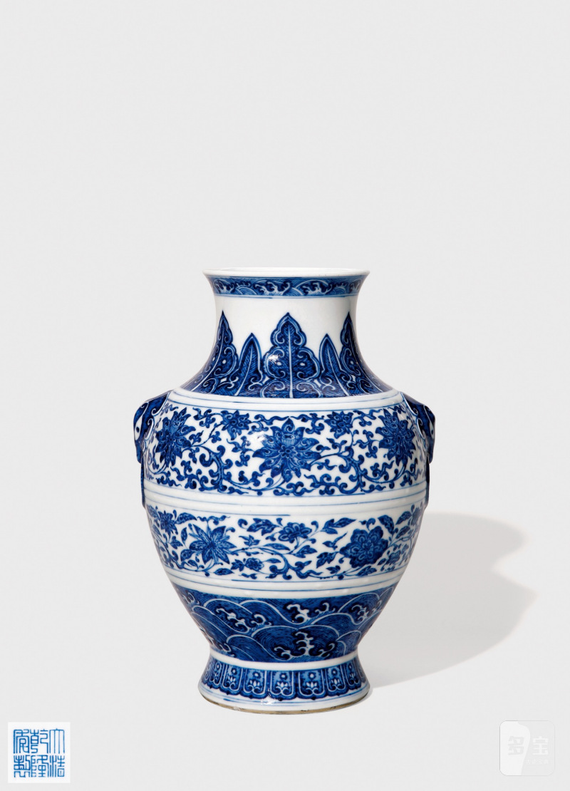 清乾隆·青花缠枝莲海浪纹铺首尊